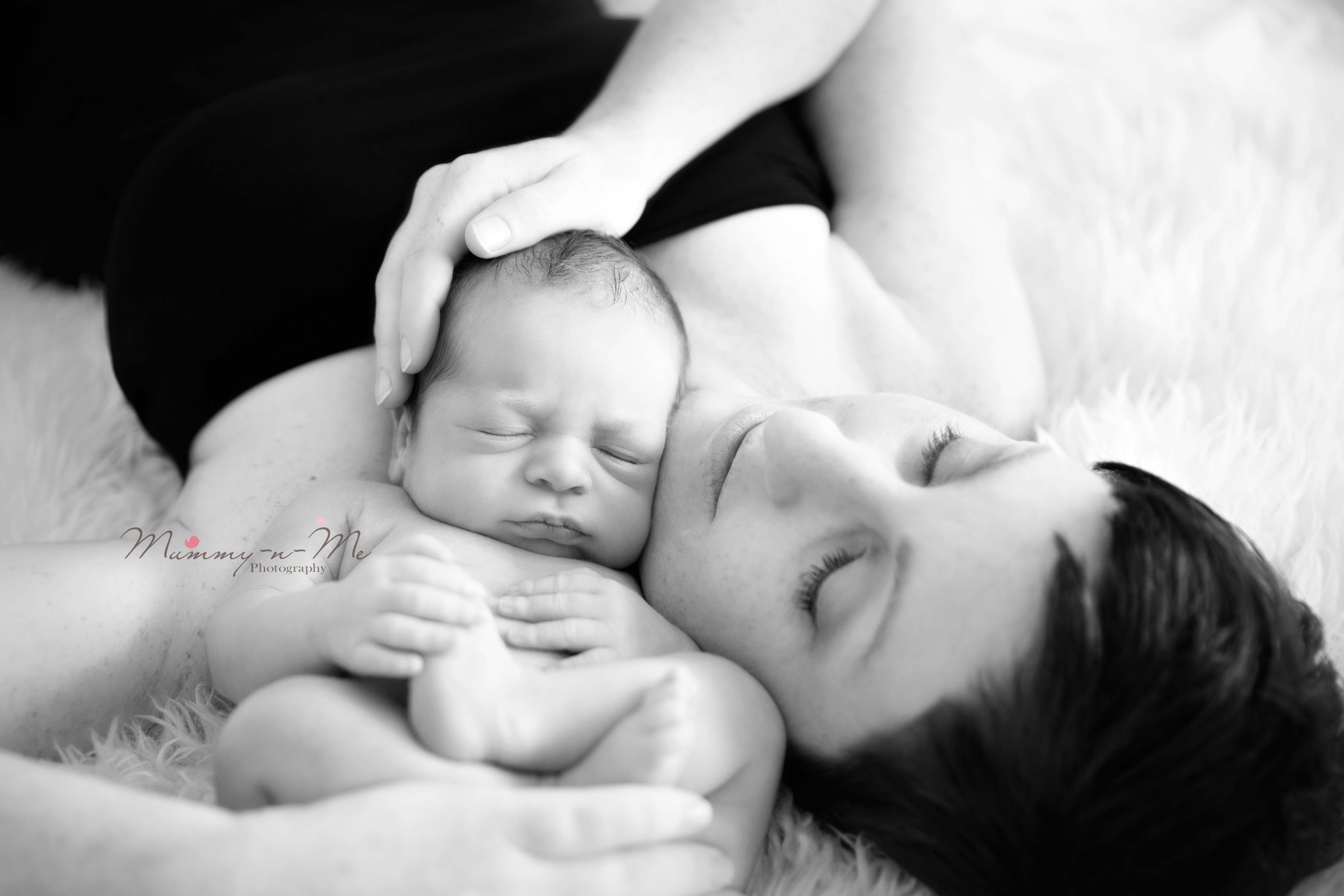 lesbian mother with newborn brisbane newborn photographer